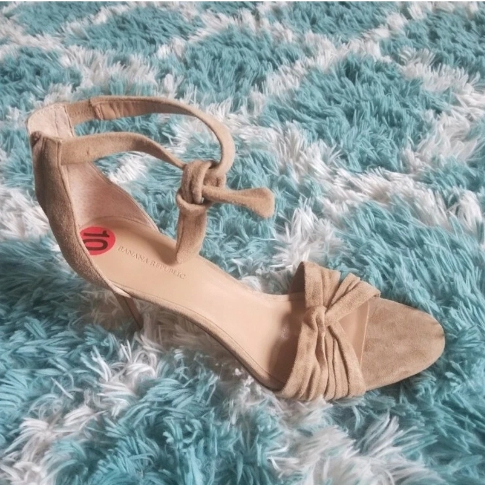 NEW Banana Republic Women's Tan Suede "TBACCO"  Silhouette Sandals